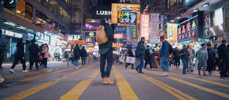 Amir dans son clip "Les rues de ma peine" avec aux pieds des Timberland Radford 6-inch boots